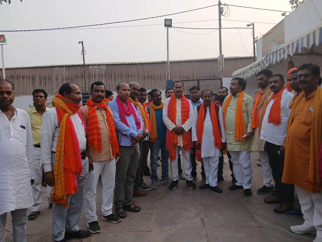 कुशीनगर के 334 हाटा में होली मिलन कार्यक्रम समारोह मुख्य अतिथि रहे कुशीनगर सांसद विजय कुमार दुबे