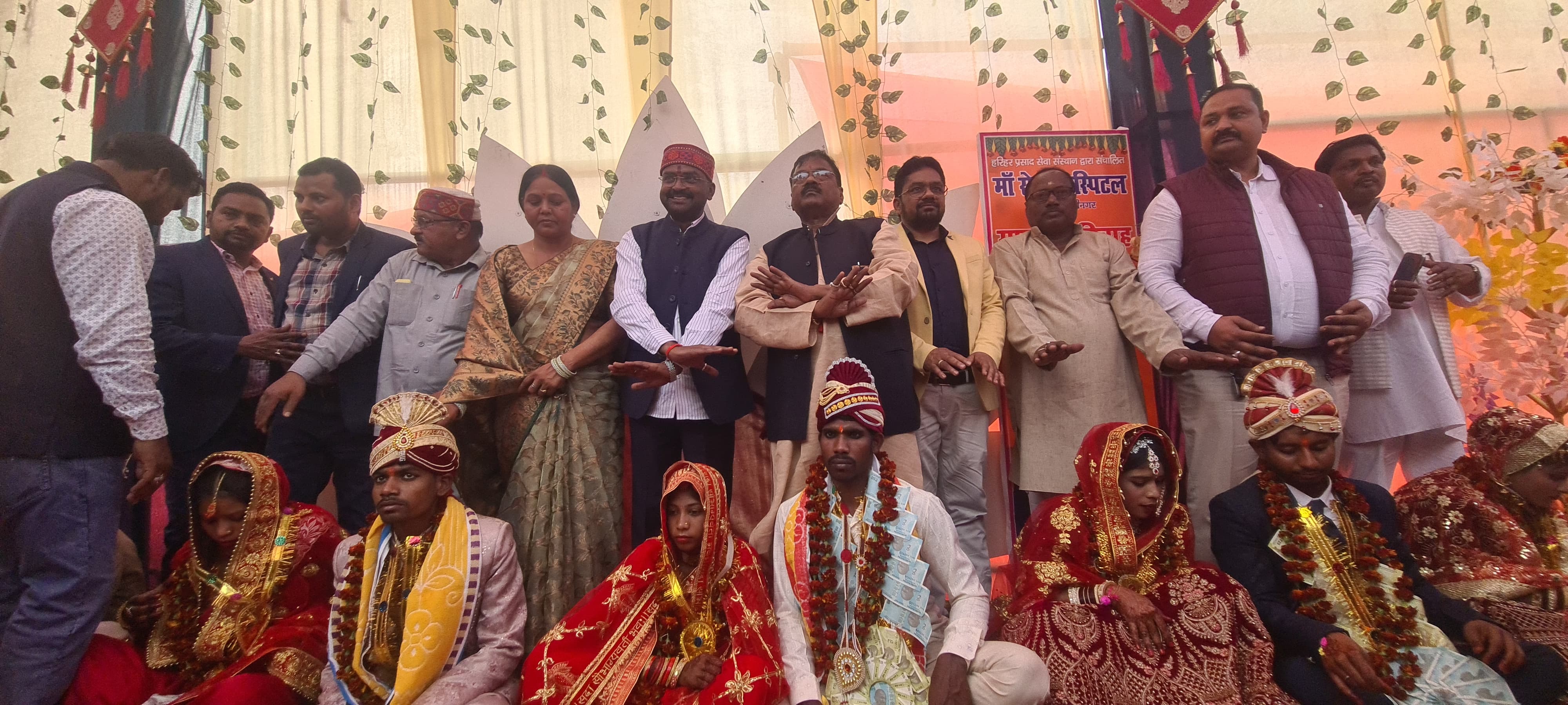 हरिहर प्रसाद सेवा संस्थान द्वारा सामूहिक विवाह का भव्य आयोजन, मां सेवा हॉस्पिटल बभनौली कुशीनगर में 5 कन्याओं का हुआ विवाह