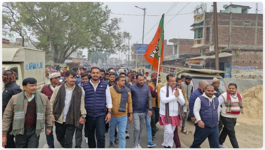 अटल पदयात्रा का सेवरही में भव्य प्रवेश, पुष्पवर्षा व नारों के बीच छठे दिन दिखा जनउत्साह